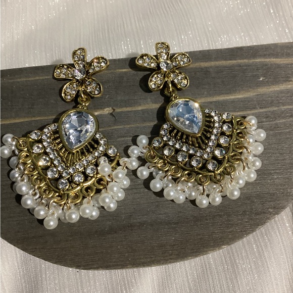 Antique Gold Vintage Style Elegant Sparkly Flower Drop Pearl Tassel Drop Earring - Picture 5 of 16